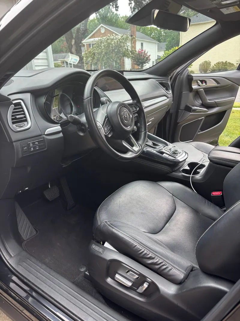 Mazda CX-9 driver's seat, steering wheel and dashboard cleaned