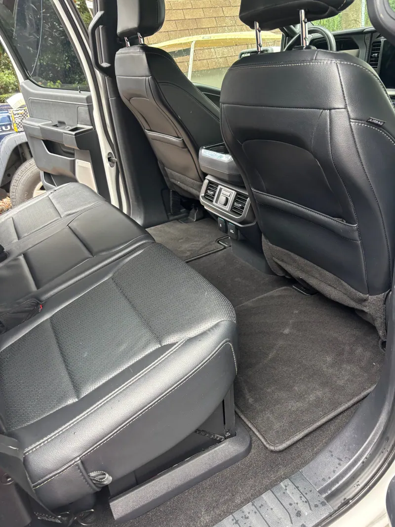 Rear bench of the Ford F-150 in black leather, seats and floor mats cleaned