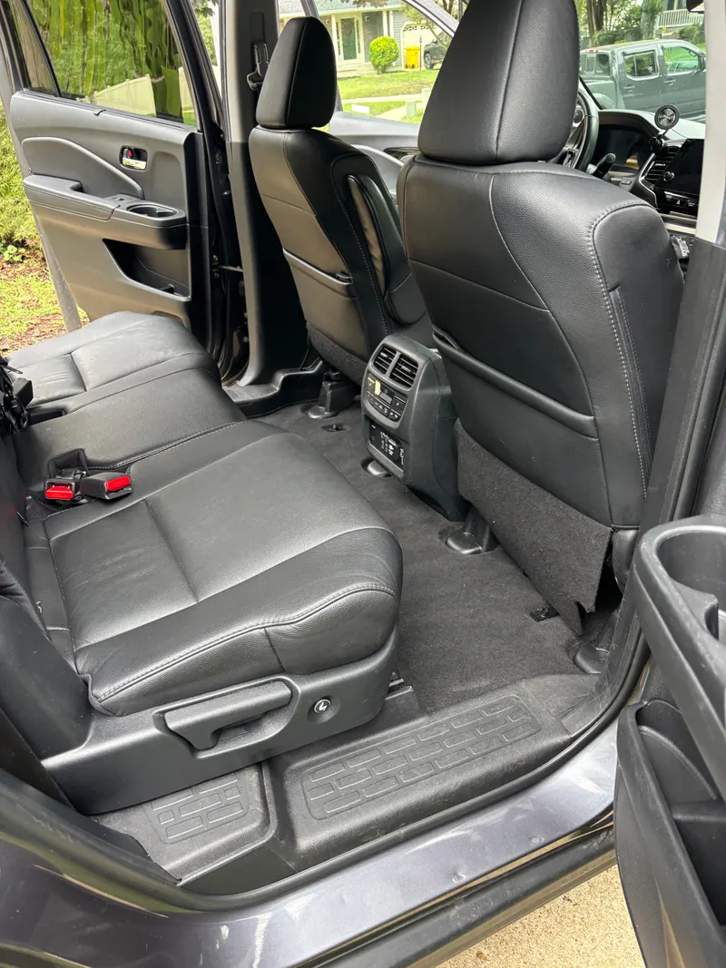 Rear bench of the Honda Pilot from the open door, seats and door card cleaned