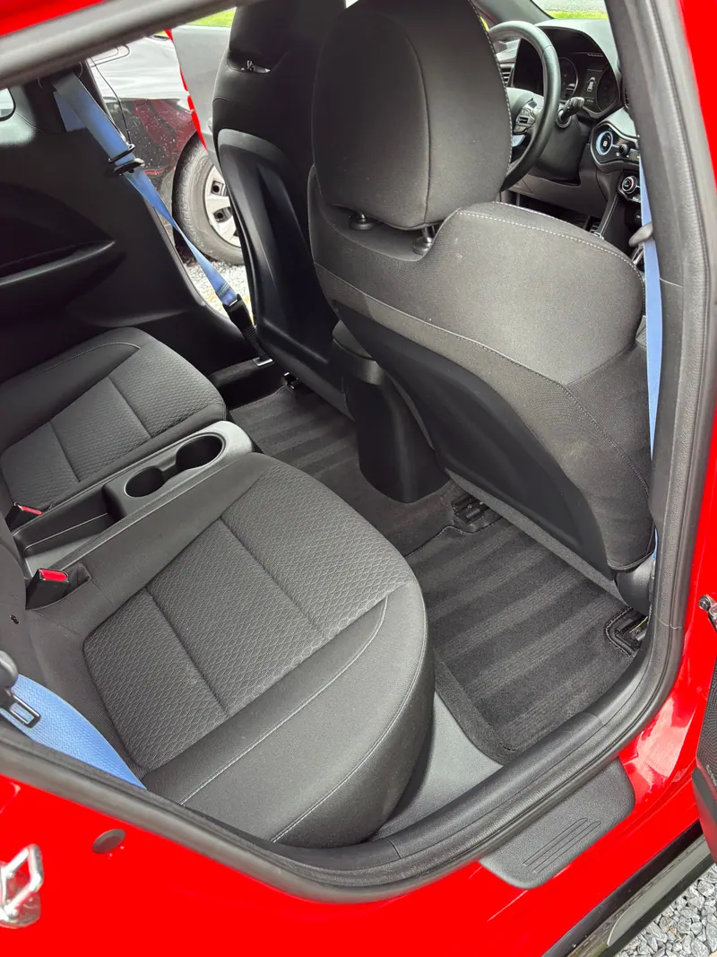 Rear seat of the Hyundai Veloster in grey cloth, seats and carpets vacuumed